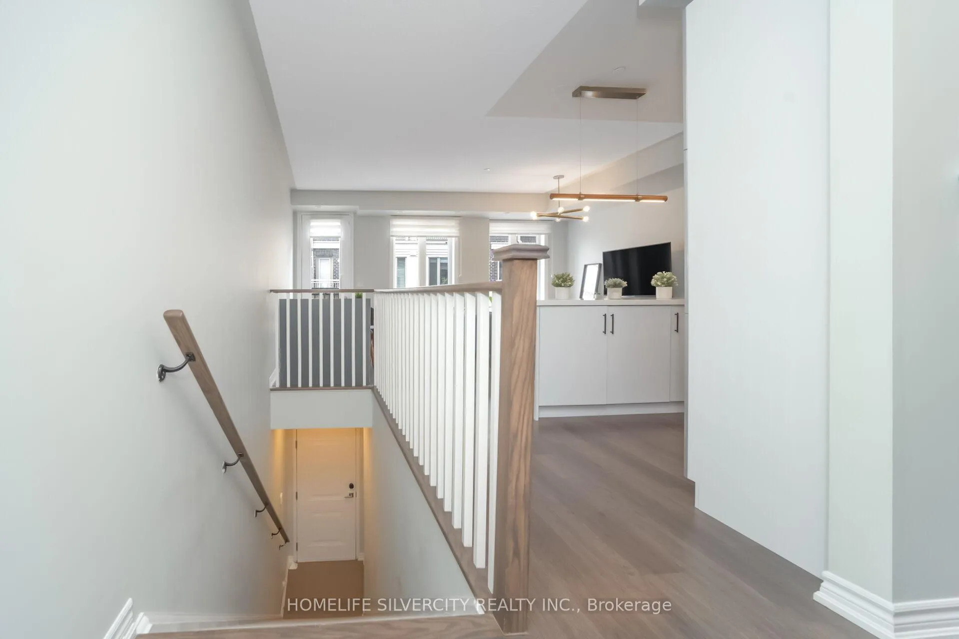 Photo 8 of Unit 4, 130 Long Branch Avenue, Etobicoke, Long Branch — HOMEH