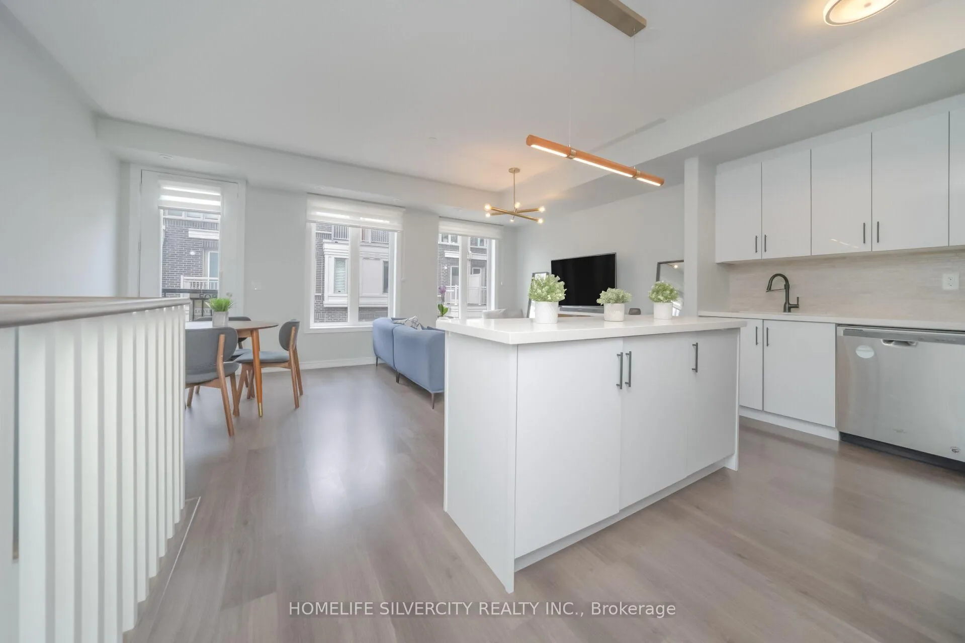 Photo 9 of Unit 4, 130 Long Branch Avenue, Etobicoke, Long Branch — HOMEH