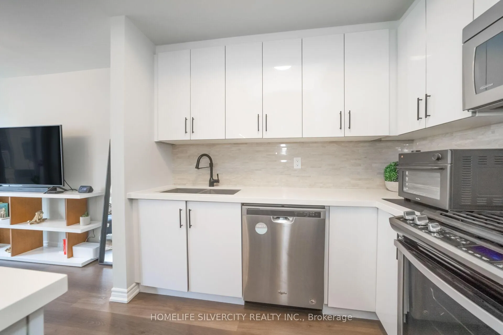 Photo 13 of Unit 4, 130 Long Branch Avenue, Etobicoke, Long Branch — HOMEH