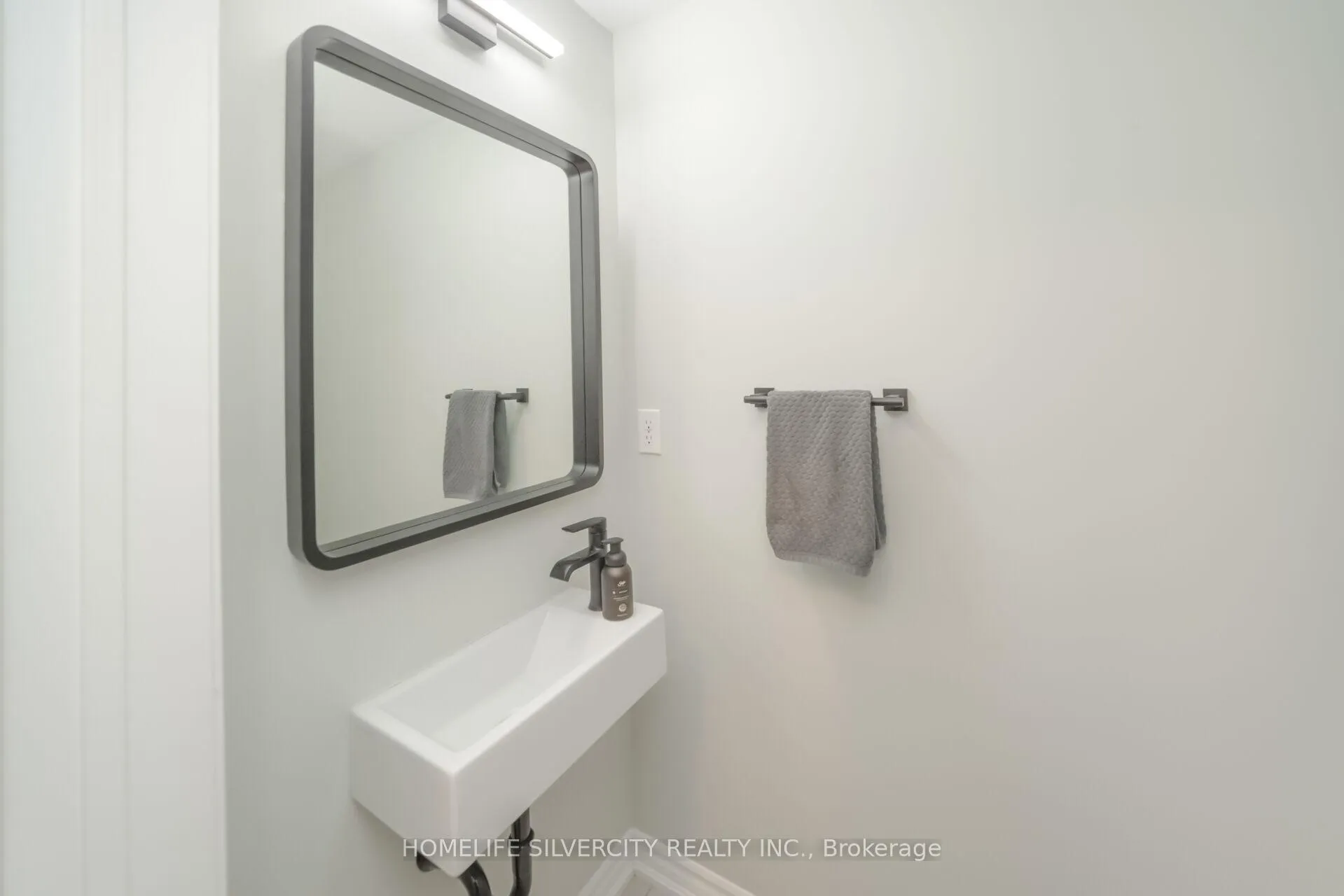 Photo 28 of Unit 4, 130 Long Branch Avenue, Etobicoke, Long Branch — HOMEH
