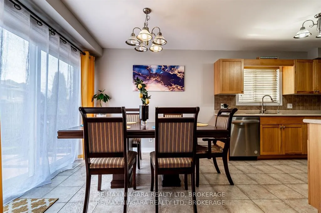 Photo 6 of 64 Westland Street, St. Catharines, Rykert/Vansickle — HOMEH