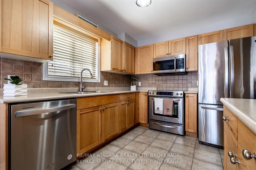 Photo 8 of 64 Westland Street, St. Catharines, Rykert/Vansickle — HOMEH