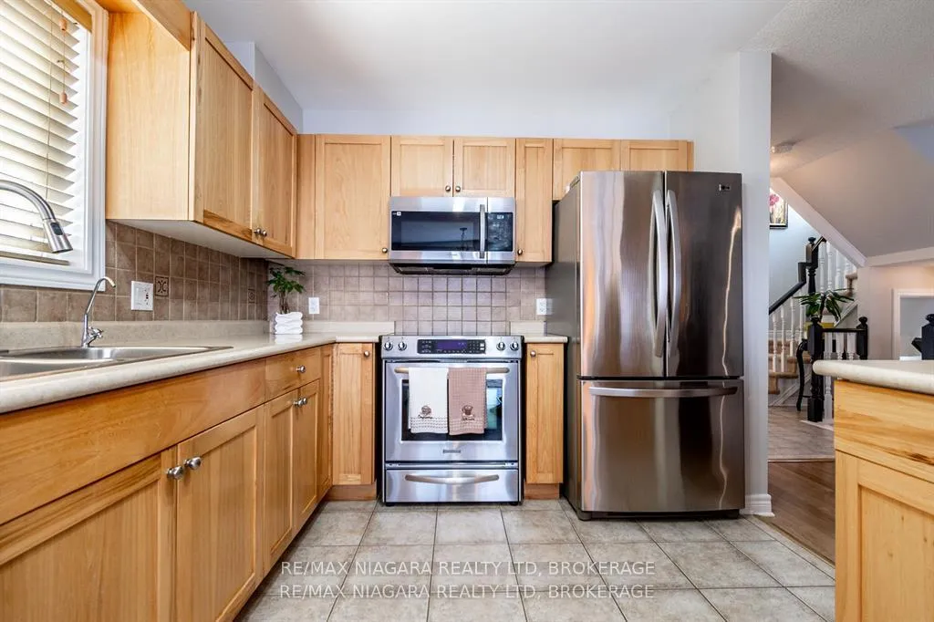 Photo 9 of 64 Westland Street, St. Catharines, Rykert/Vansickle — HOMEH