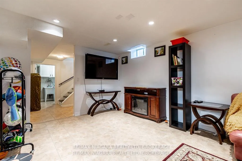 Photo 16 of 64 Westland Street, St. Catharines, Rykert/Vansickle — HOMEH