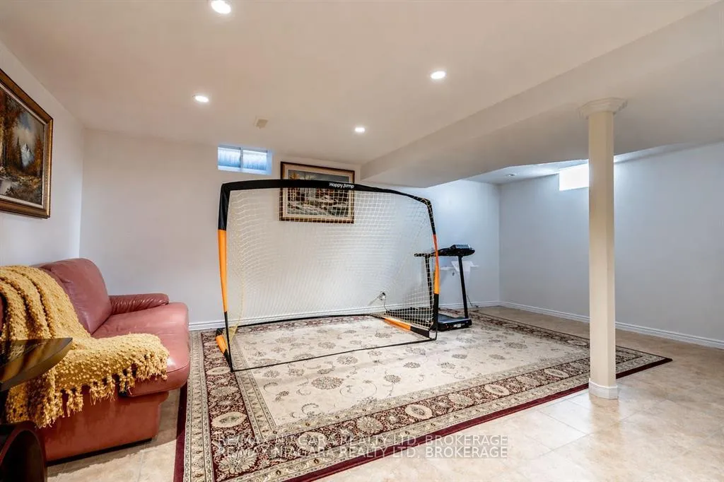 Photo 17 of 64 Westland Street, St. Catharines, Rykert/Vansickle — HOMEH