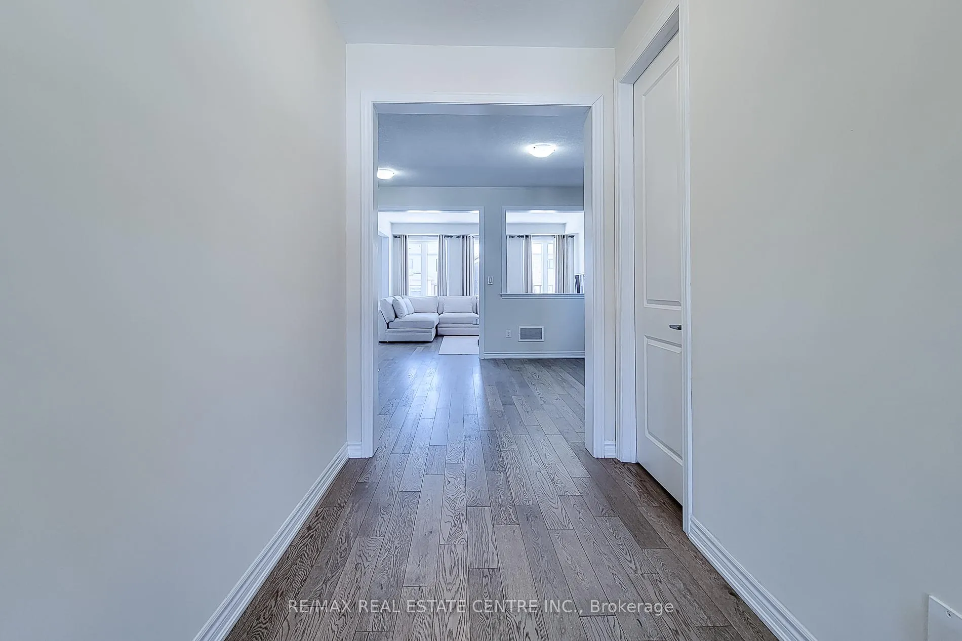 Photo 8 of 23 Hawick Crescent, Haldimand — HOMEH