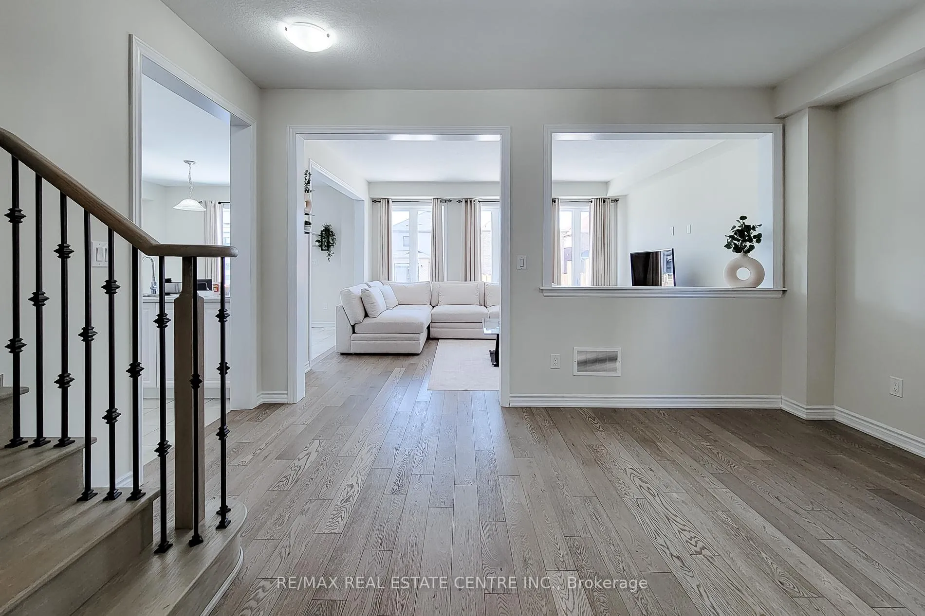 Photo 9 of 23 Hawick Crescent, Haldimand — HOMEH
