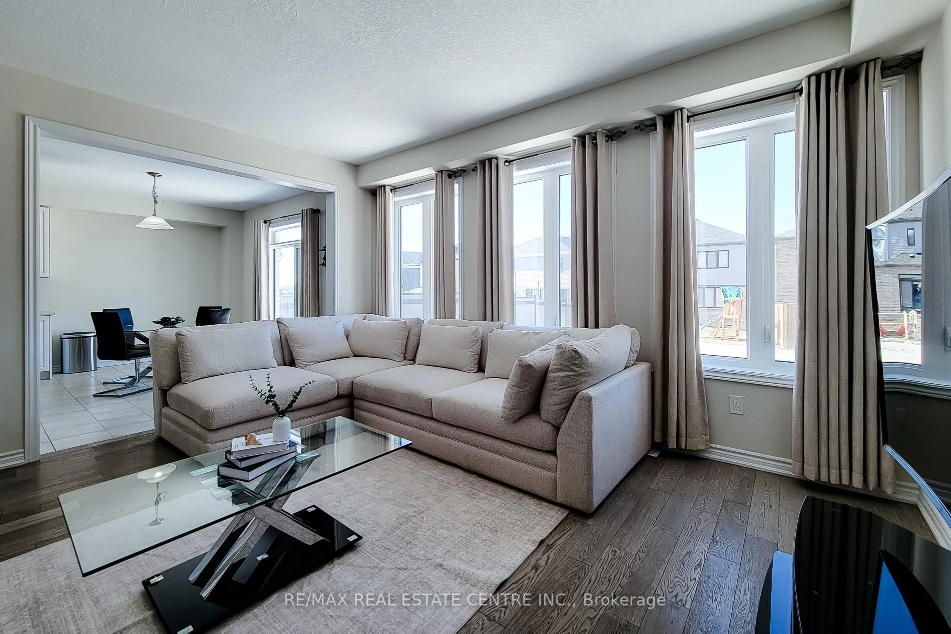 Photo 12 of 23 Hawick Crescent, Haldimand — HOMEH
