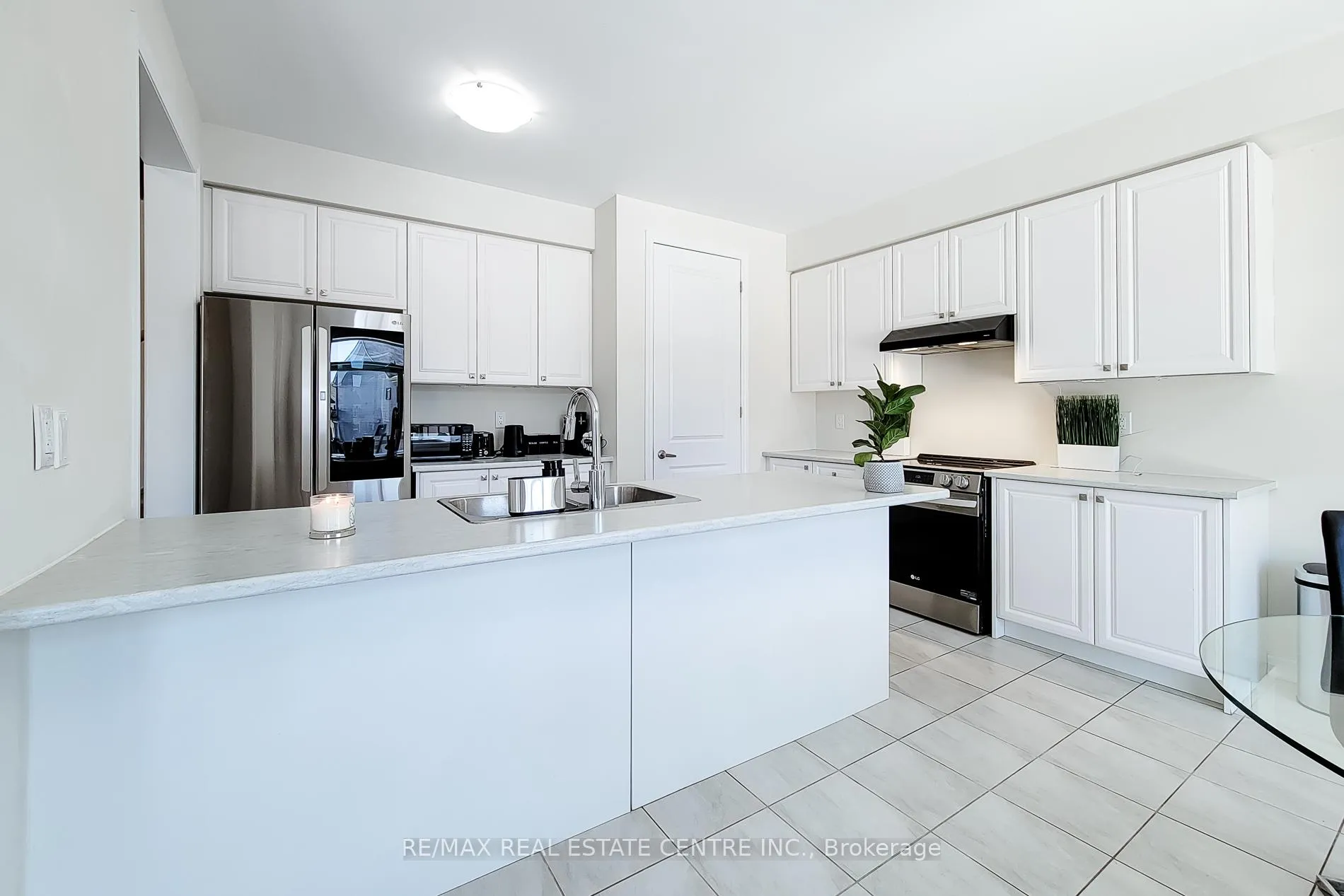 Photo 15 of 23 Hawick Crescent, Haldimand — HOMEH