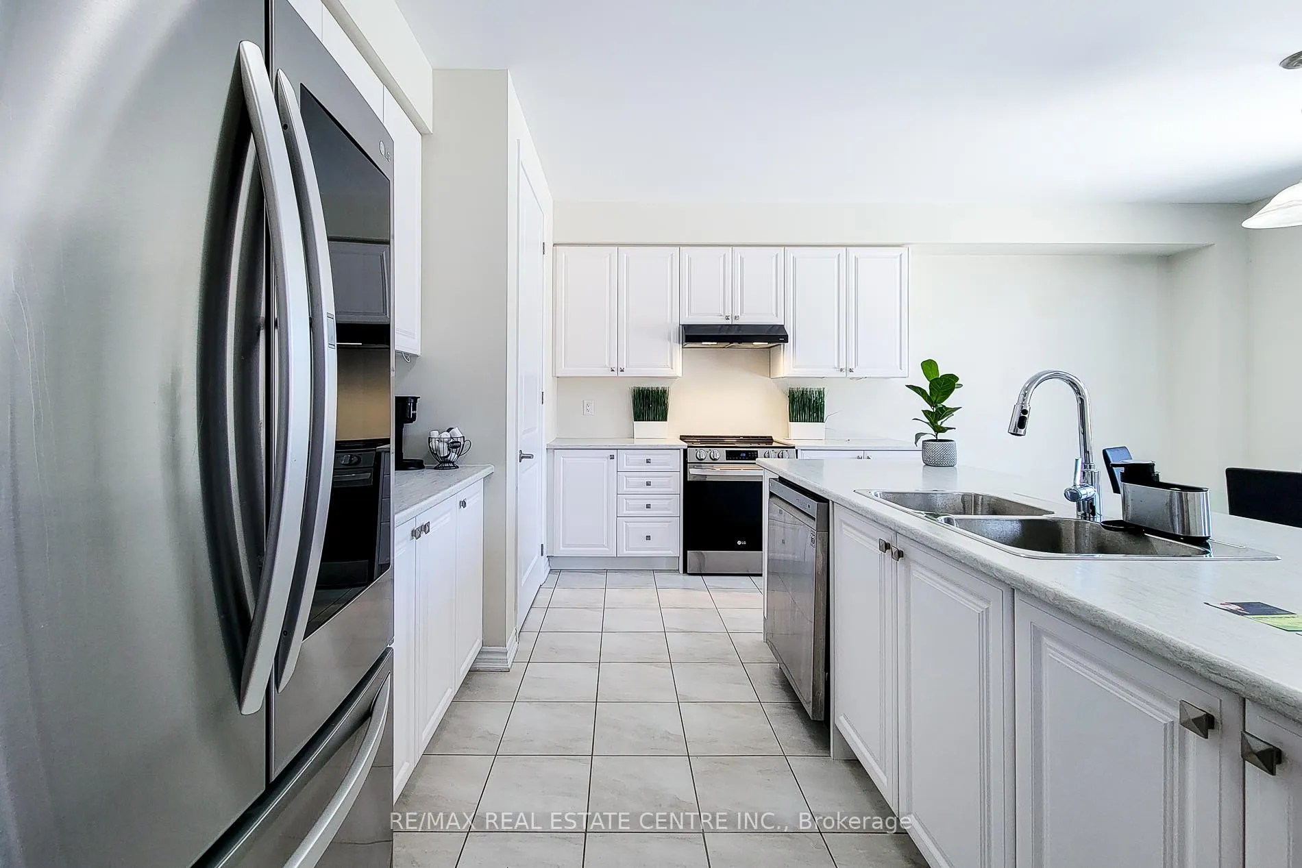 Photo 16 of 23 Hawick Crescent, Haldimand — HOMEH