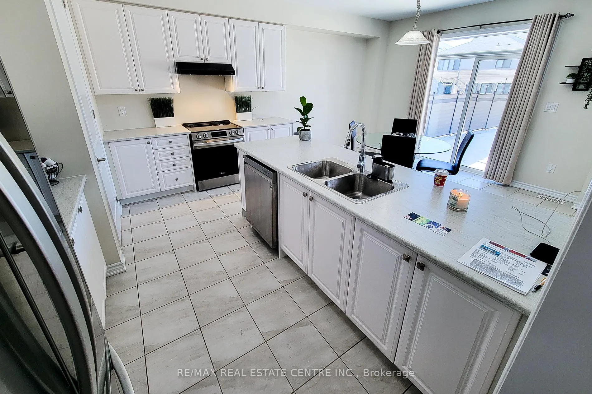 Photo 19 of 23 Hawick Crescent, Haldimand — HOMEH