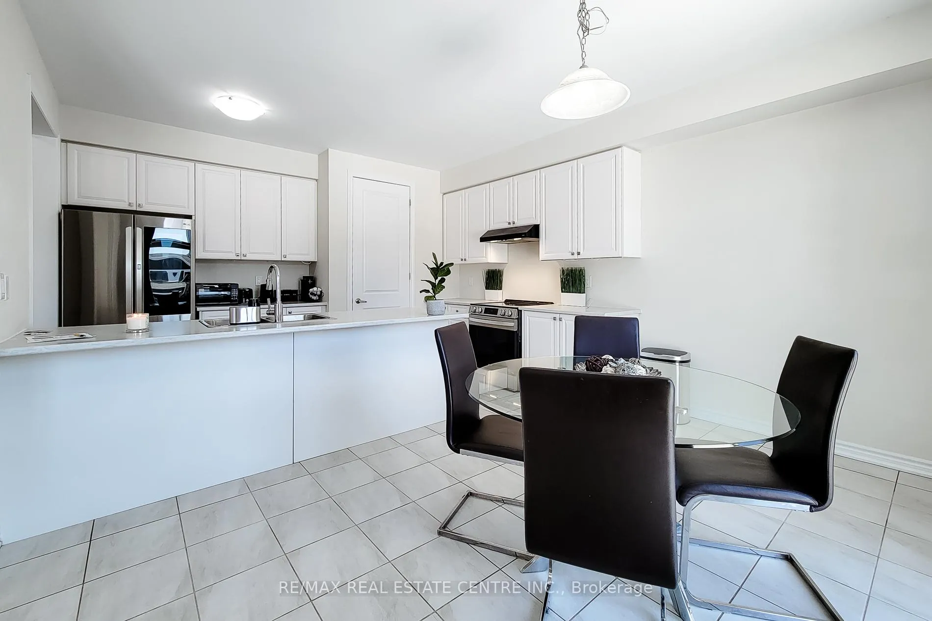 Photo 20 of 23 Hawick Crescent, Haldimand — HOMEH