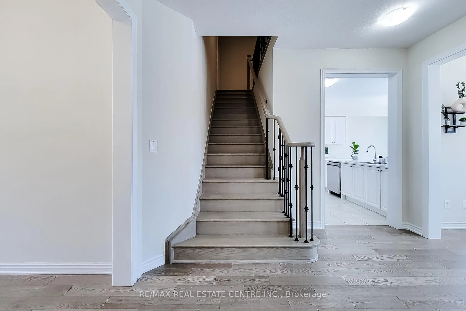 Photo 22 of 23 Hawick Crescent, Haldimand — HOMEH