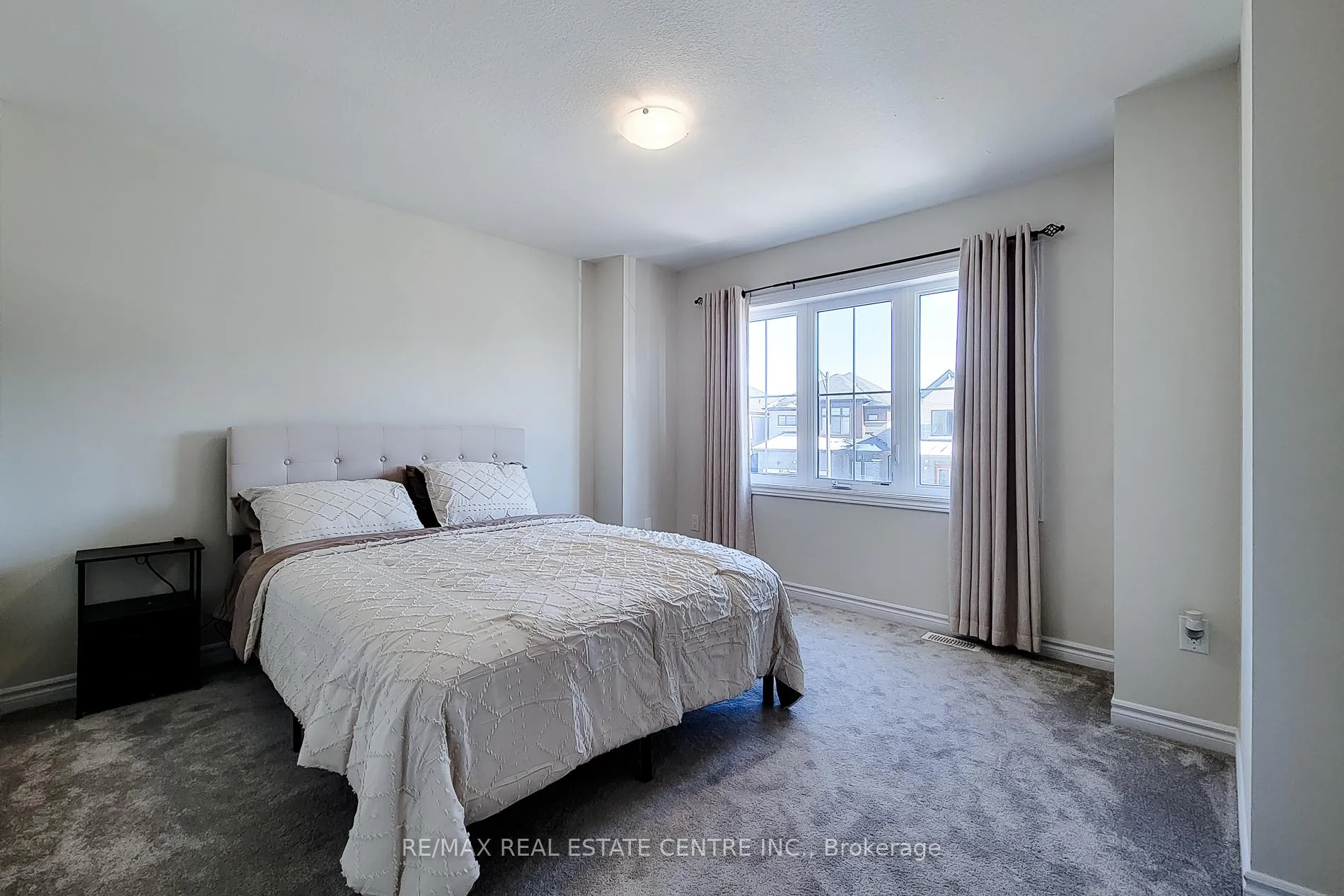 Photo 33 of 23 Hawick Crescent, Haldimand — HOMEH