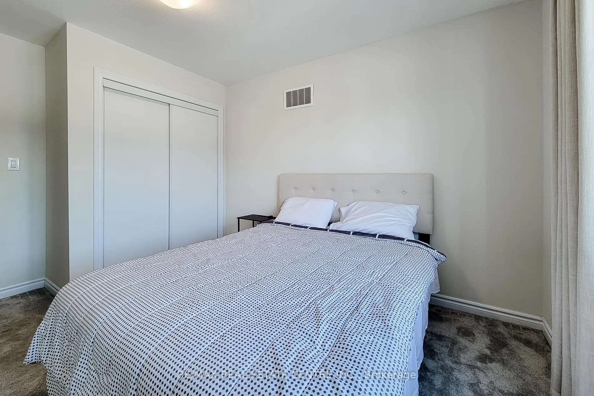 Photo 38 of 23 Hawick Crescent, Haldimand — HOMEH
