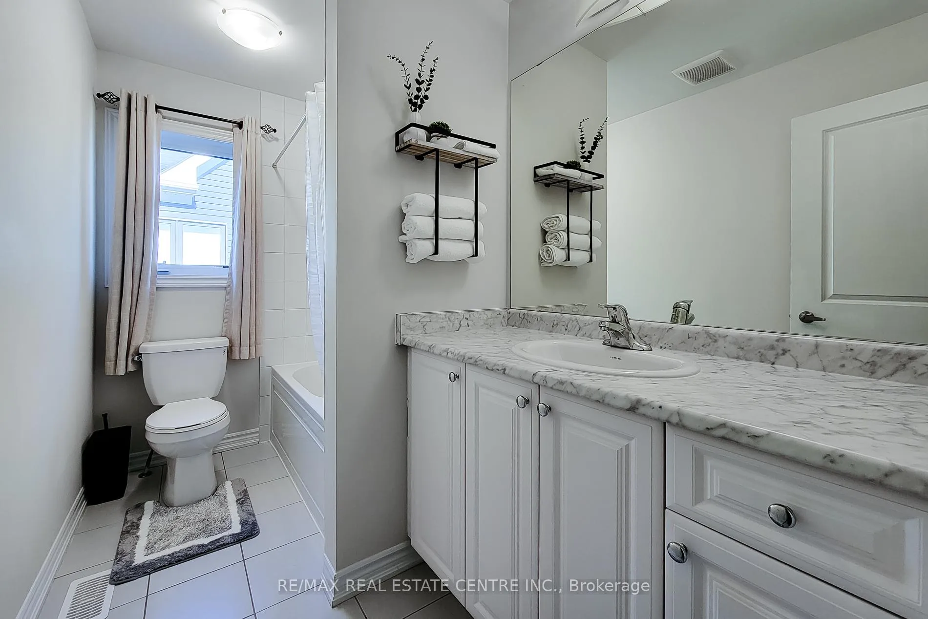 Photo 40 of 23 Hawick Crescent, Haldimand — HOMEH