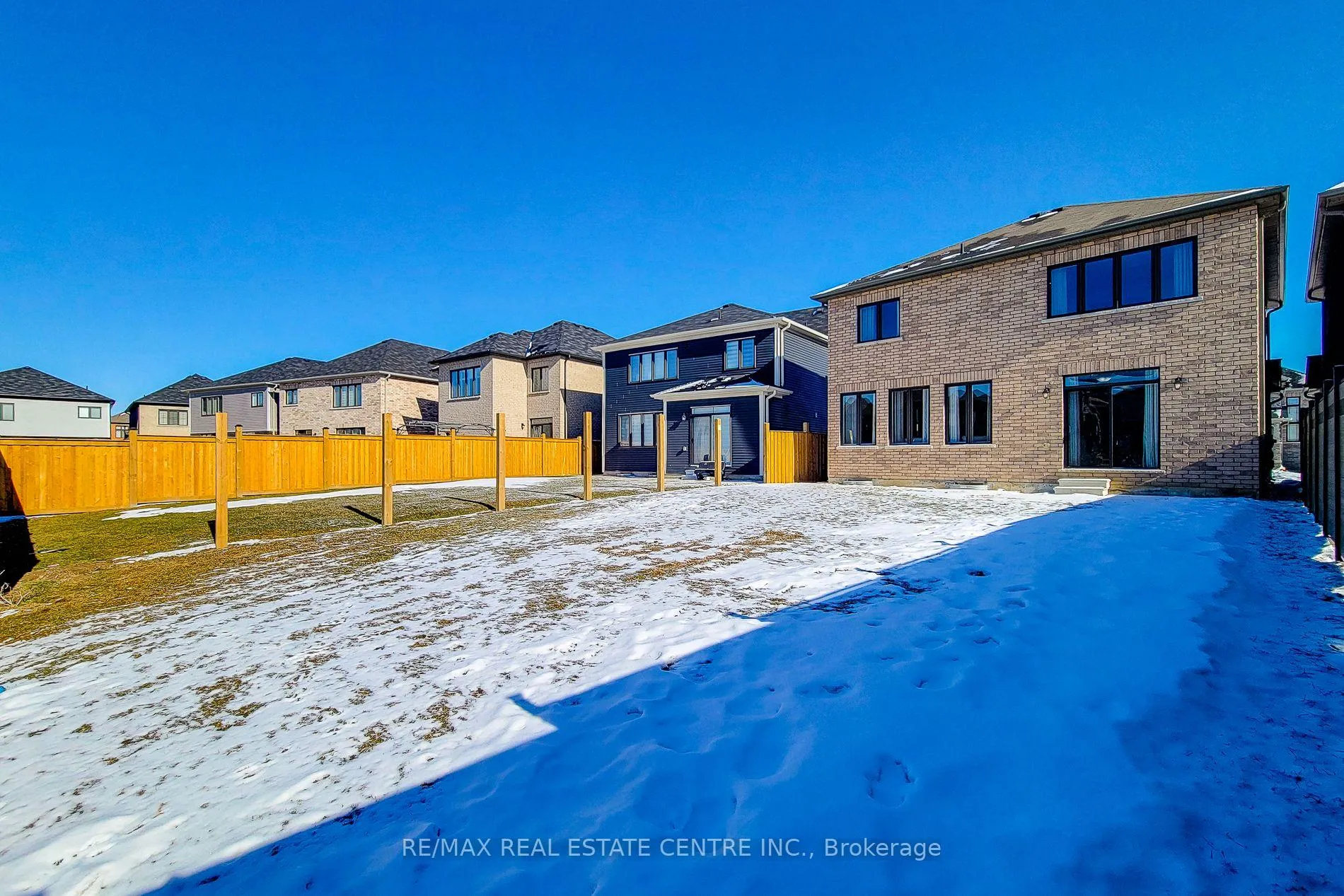 Photo 43 of 23 Hawick Crescent, Haldimand — HOMEH