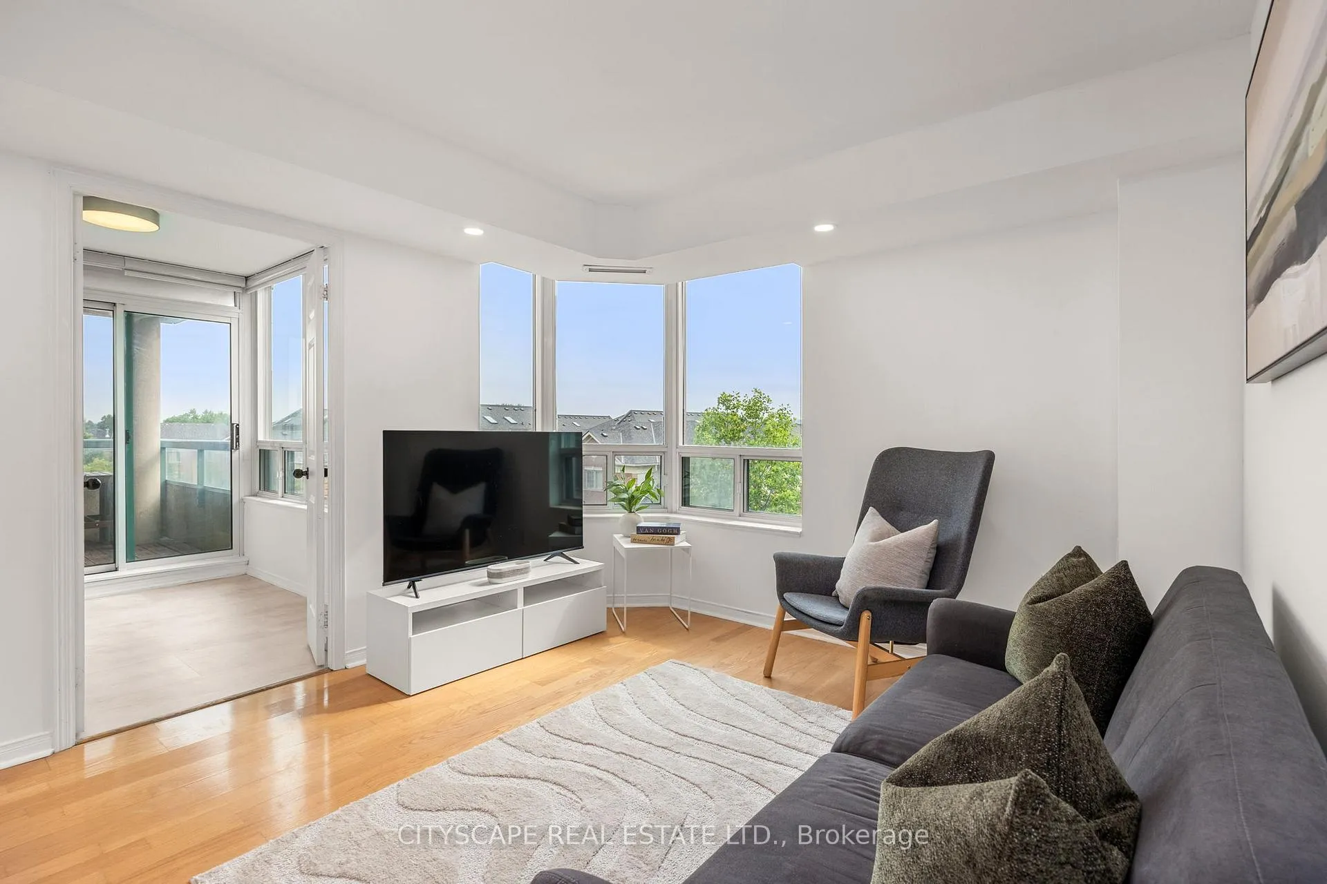 Photo 4 of Unit 503, 5 Emerald Lane, Vaughan, Crestwood-Springfarm-Yorkhill — HOMEH