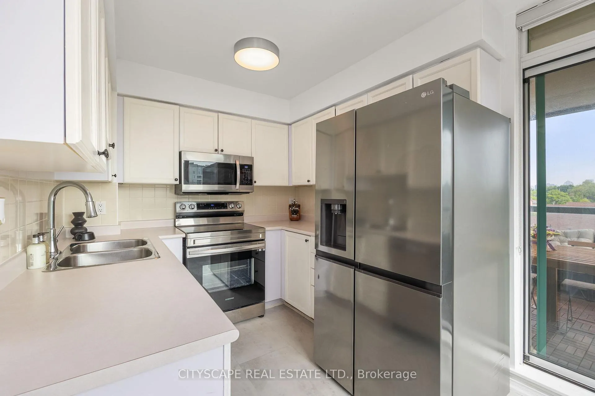 Photo 11 of Unit 503, 5 Emerald Lane, Vaughan, Crestwood-Springfarm-Yorkhill — HOMEH