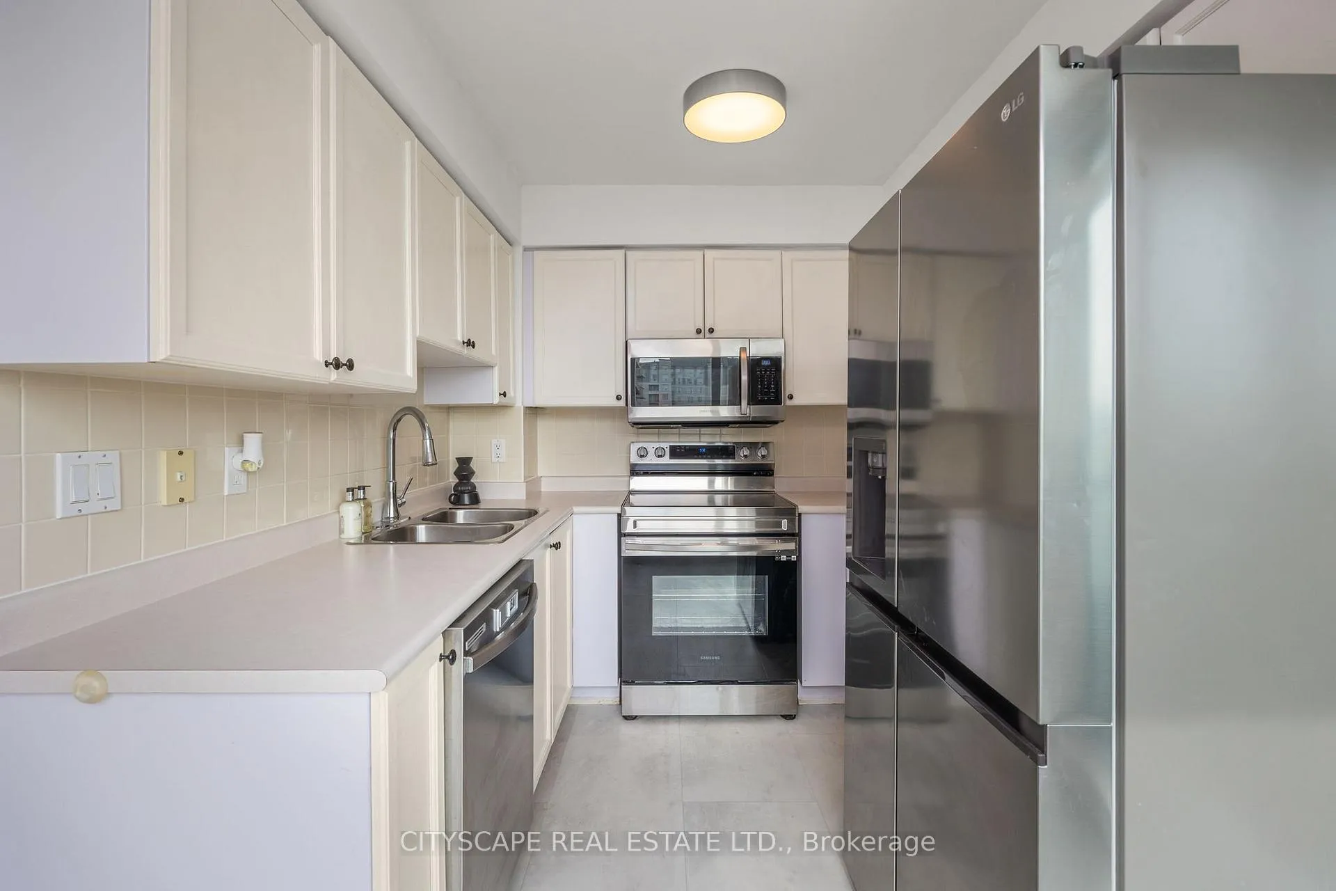 Photo 12 of Unit 503, 5 Emerald Lane, Vaughan, Crestwood-Springfarm-Yorkhill — HOMEH