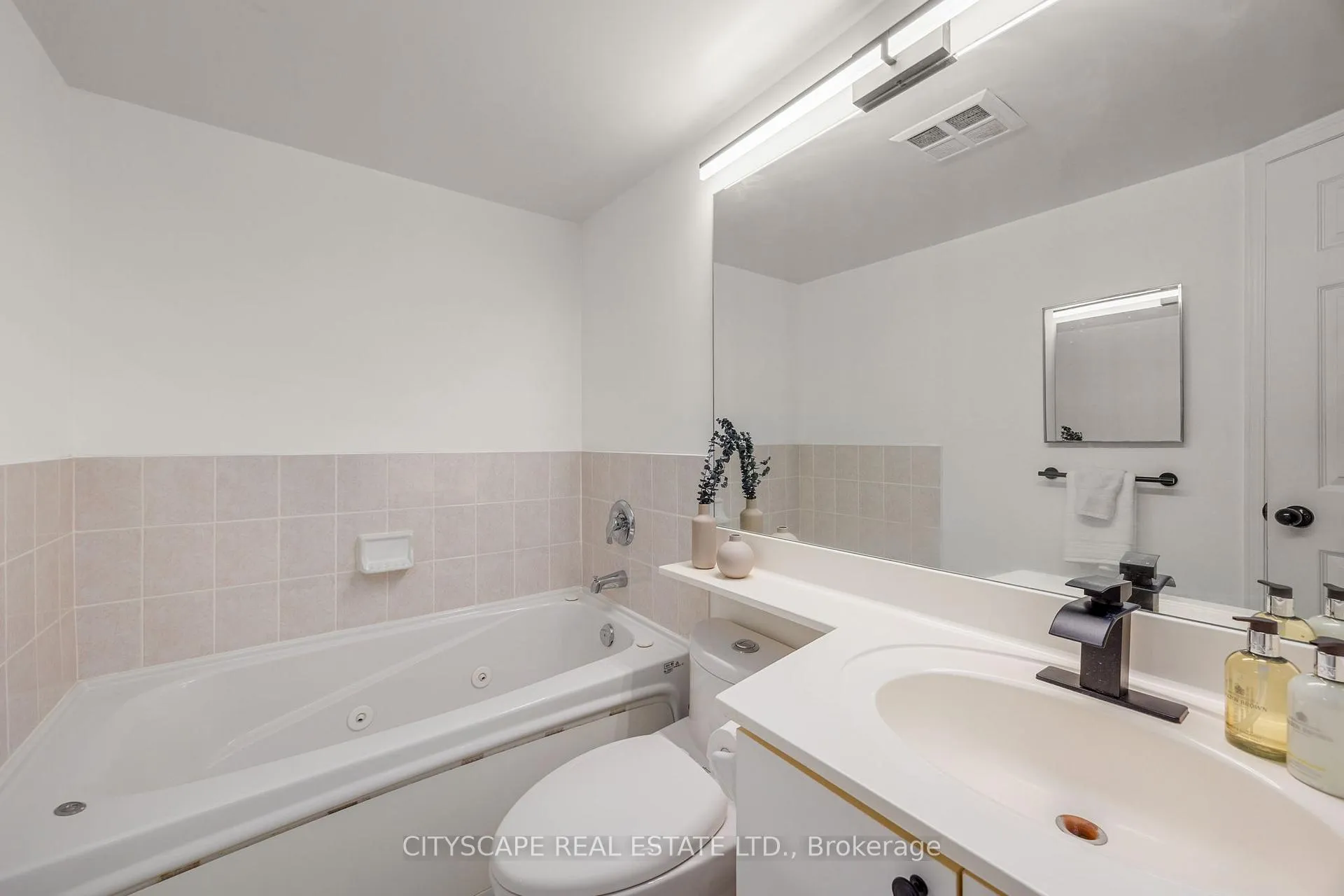 Photo 17 of Unit 503, 5 Emerald Lane, Vaughan, Crestwood-Springfarm-Yorkhill — HOMEH