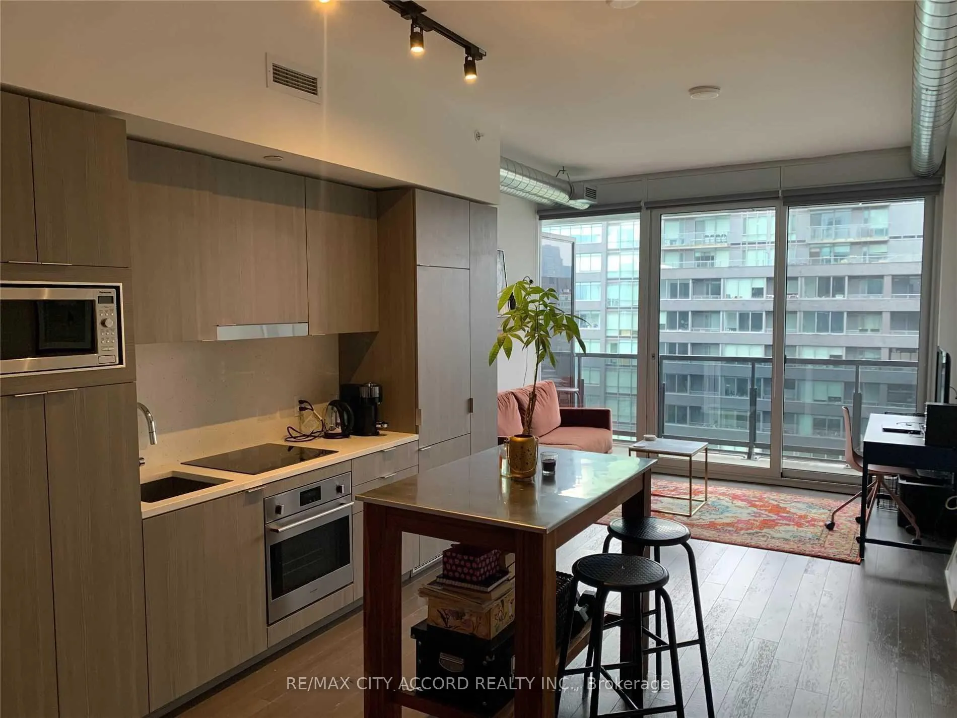 Photo 3 of Unit 705, 170 Bayview Avenue, Toronto, Waterfront Communities — HOMEH