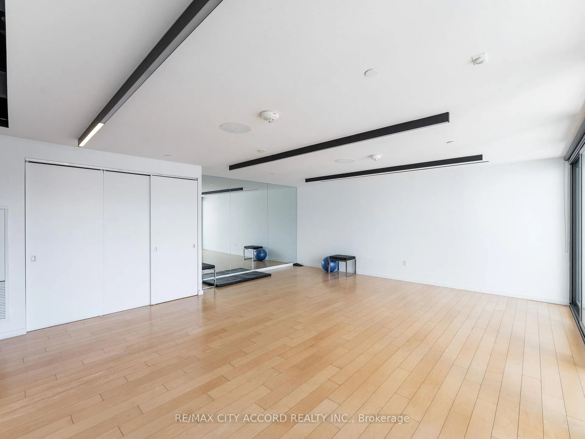 Photo 9 of Unit 705, 170 Bayview Avenue, Toronto, Waterfront Communities — HOMEH