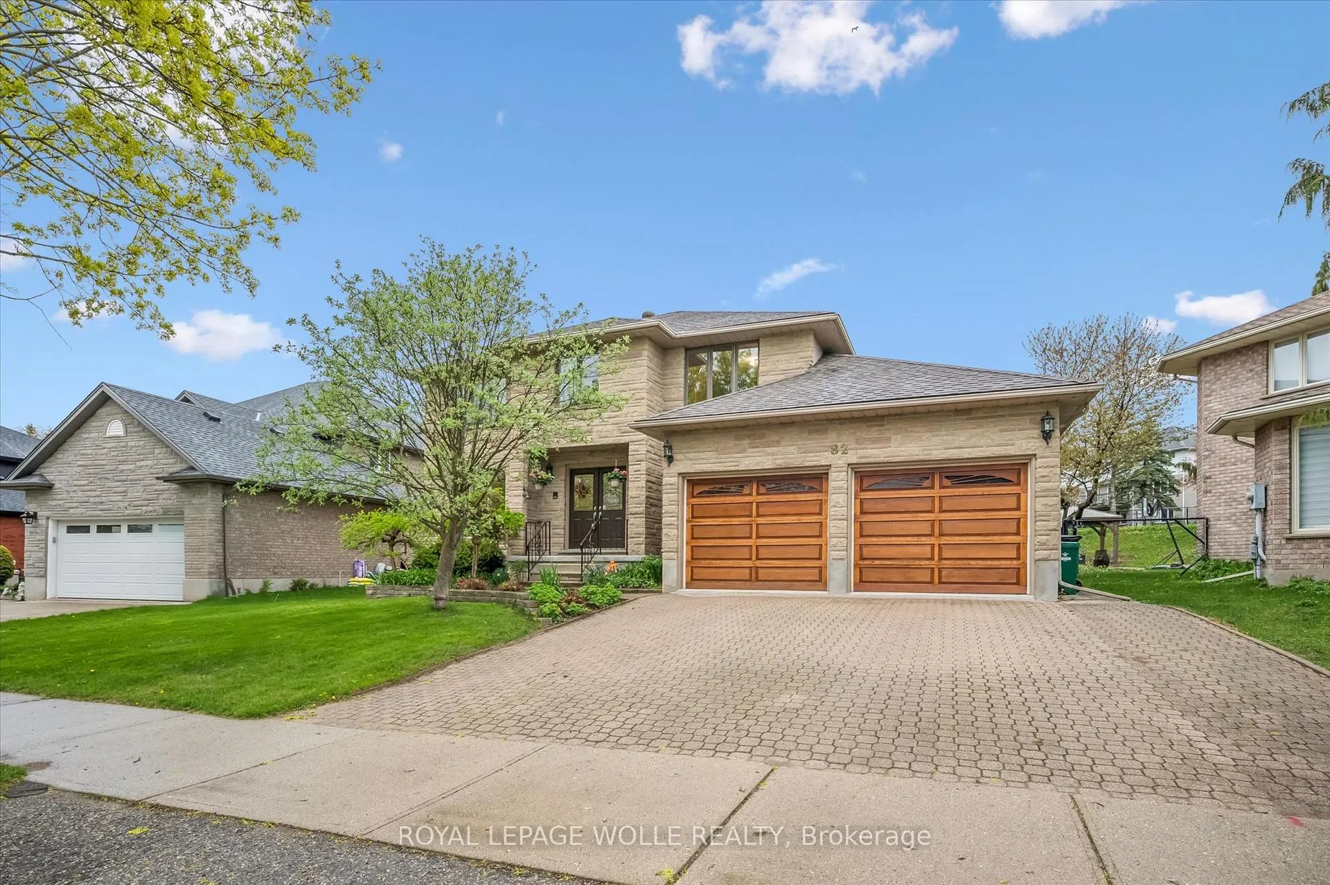 Photo 3 of 82 Corfield Drive, Kitchener — HOMEH