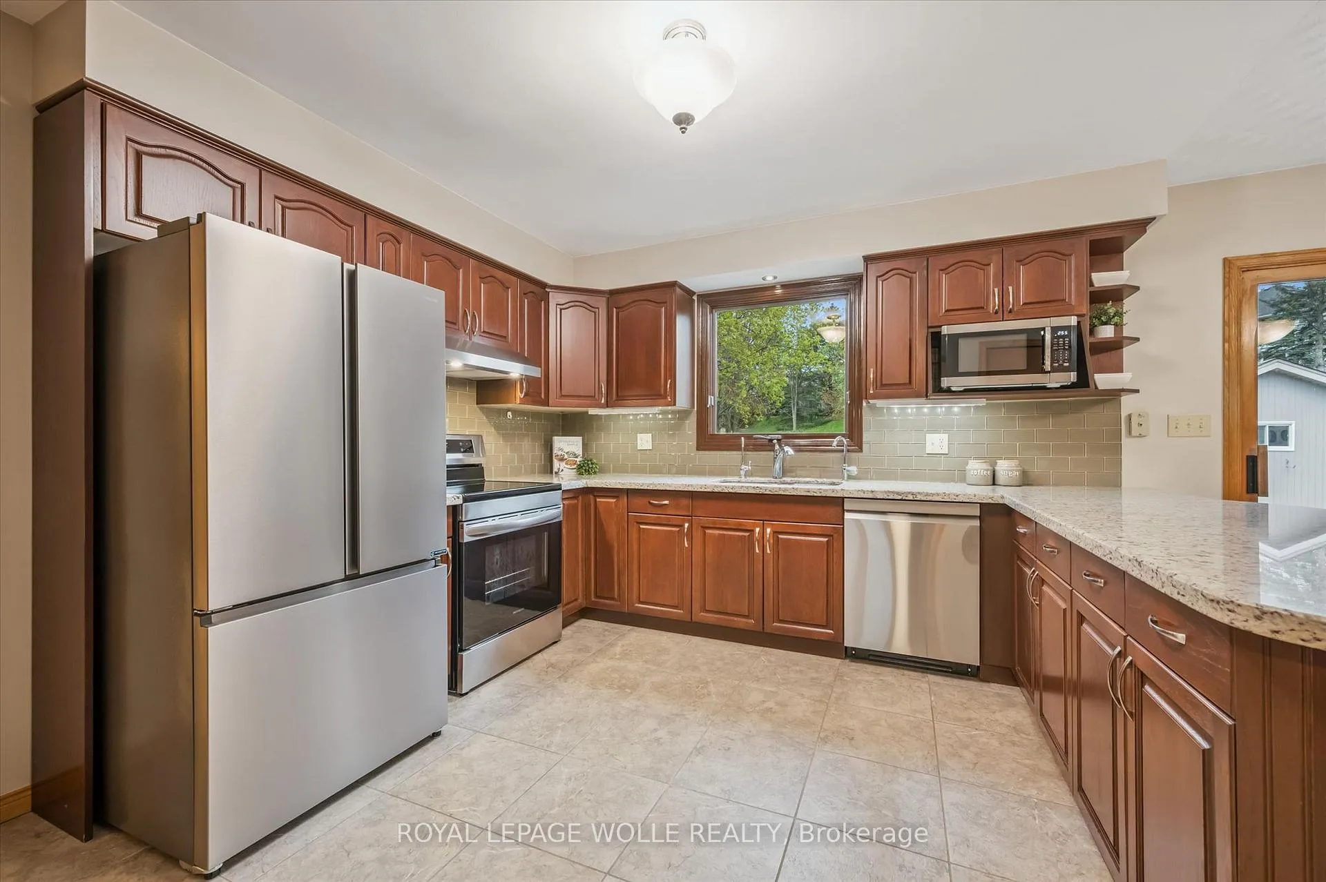 Photo 13 of 82 Corfield Drive, Kitchener — HOMEH