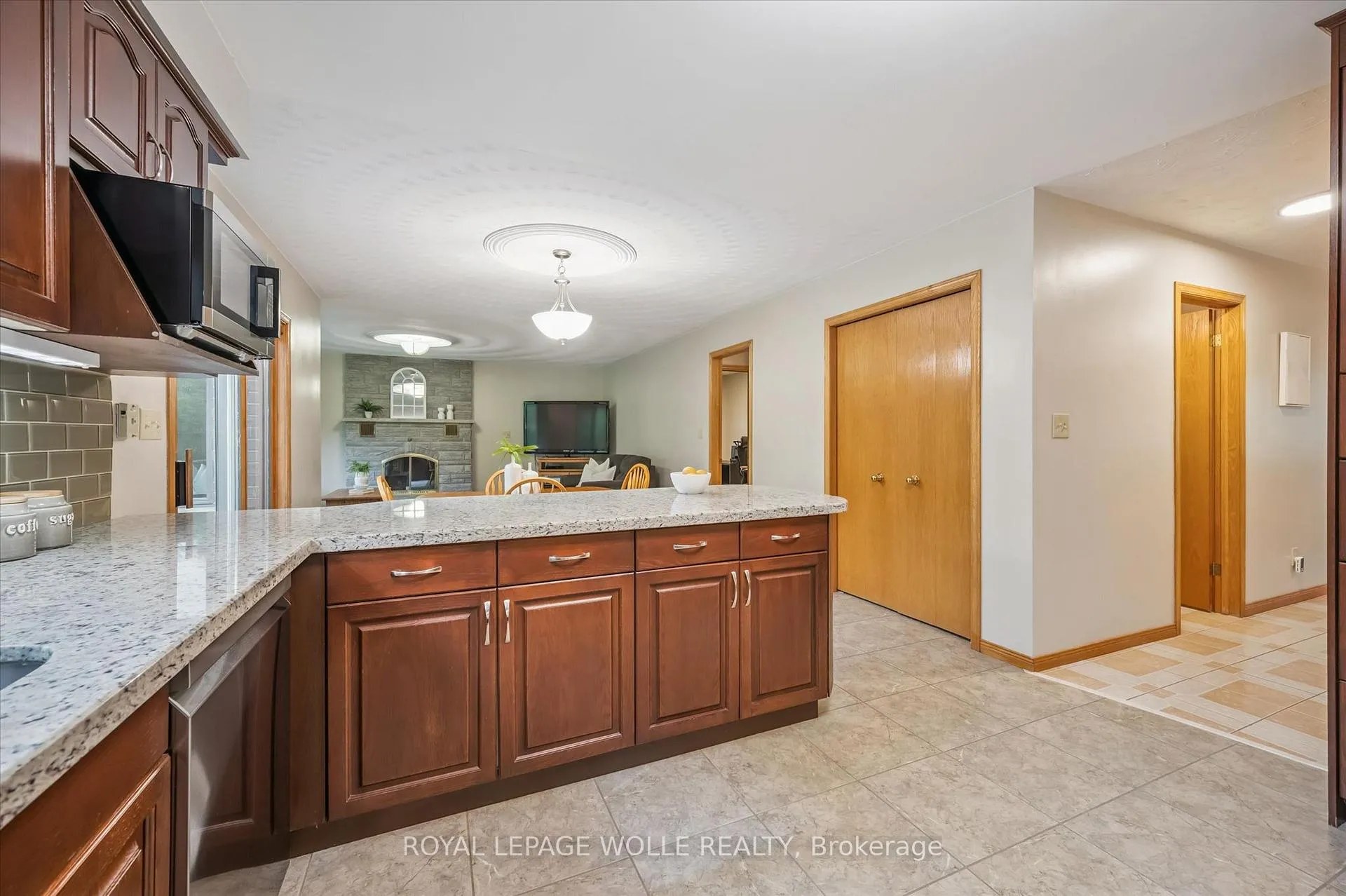 Photo 14 of 82 Corfield Drive, Kitchener — HOMEH