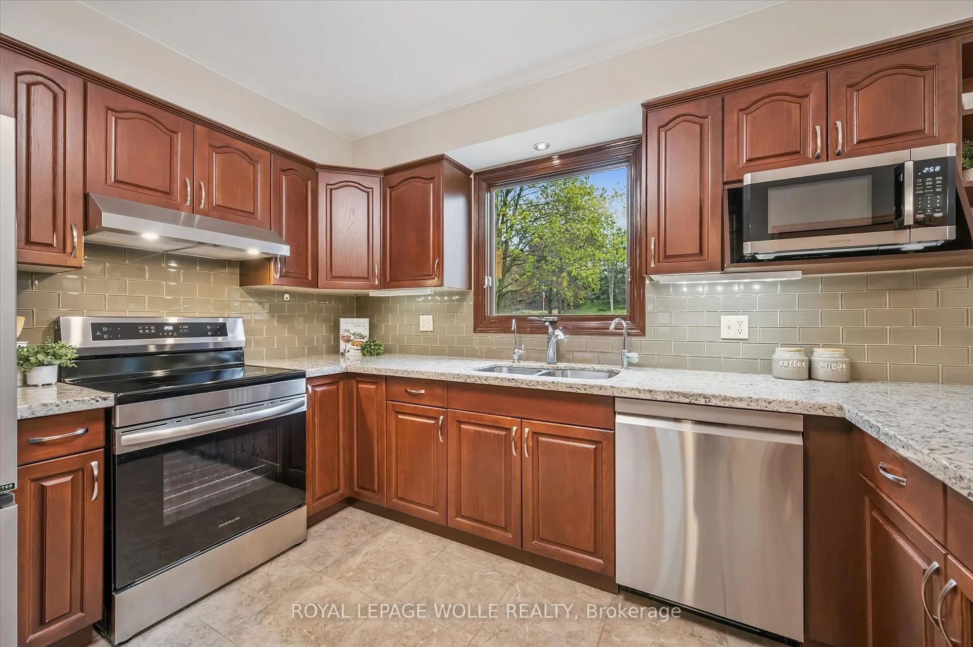 Photo 15 of 82 Corfield Drive, Kitchener — HOMEH