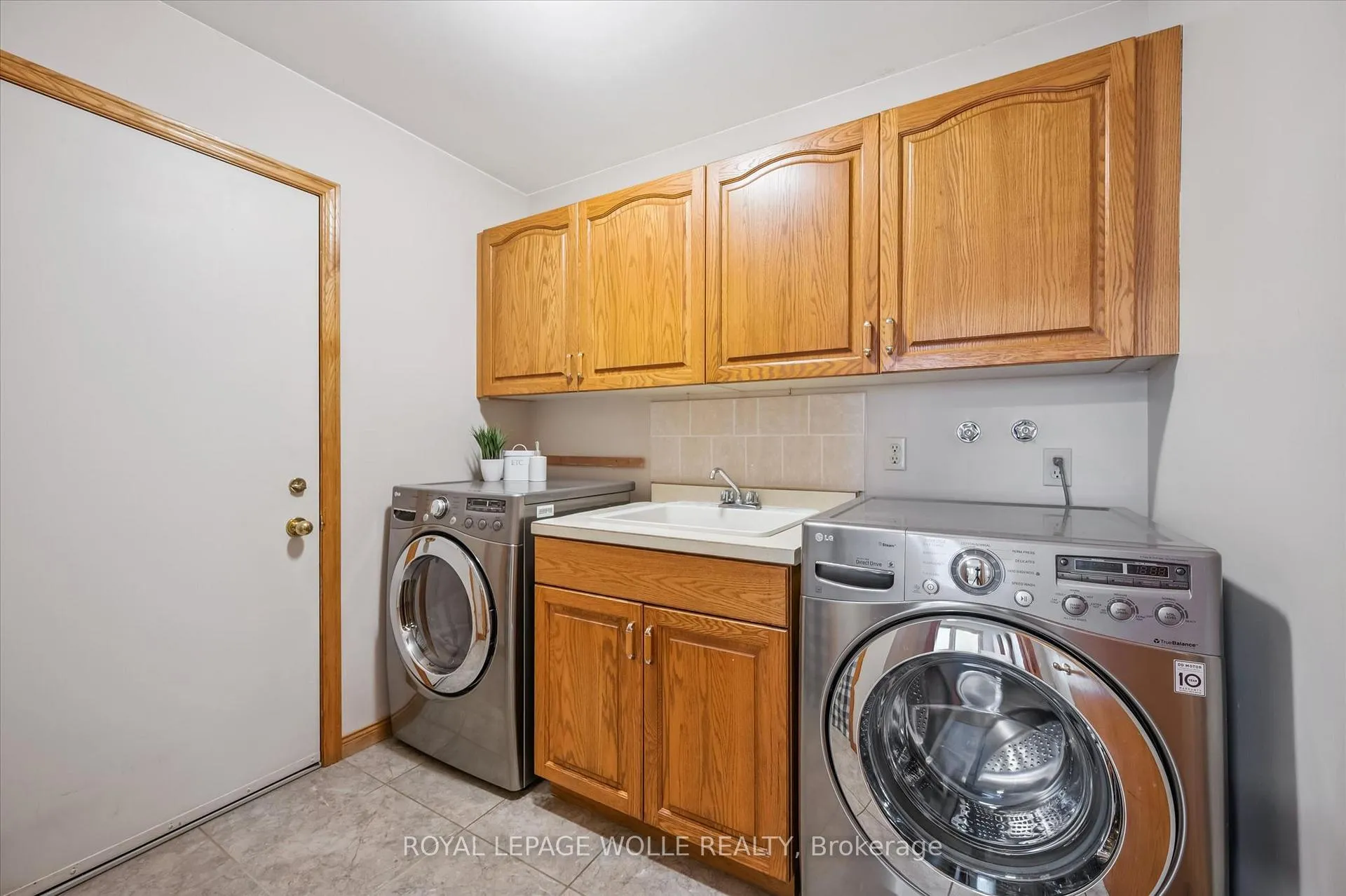 Photo 23 of 82 Corfield Drive, Kitchener — HOMEH