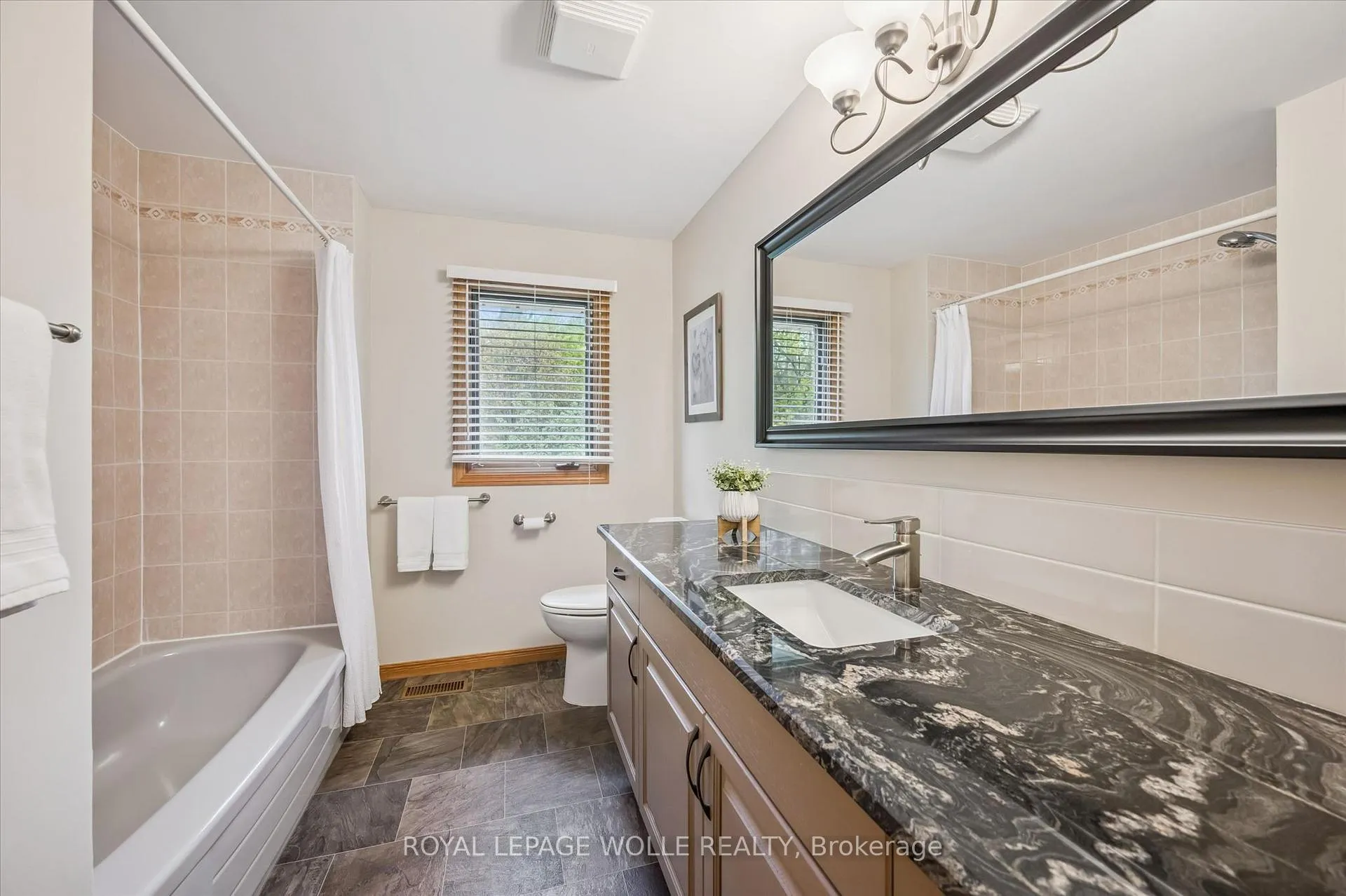 Photo 30 of 82 Corfield Drive, Kitchener — HOMEH