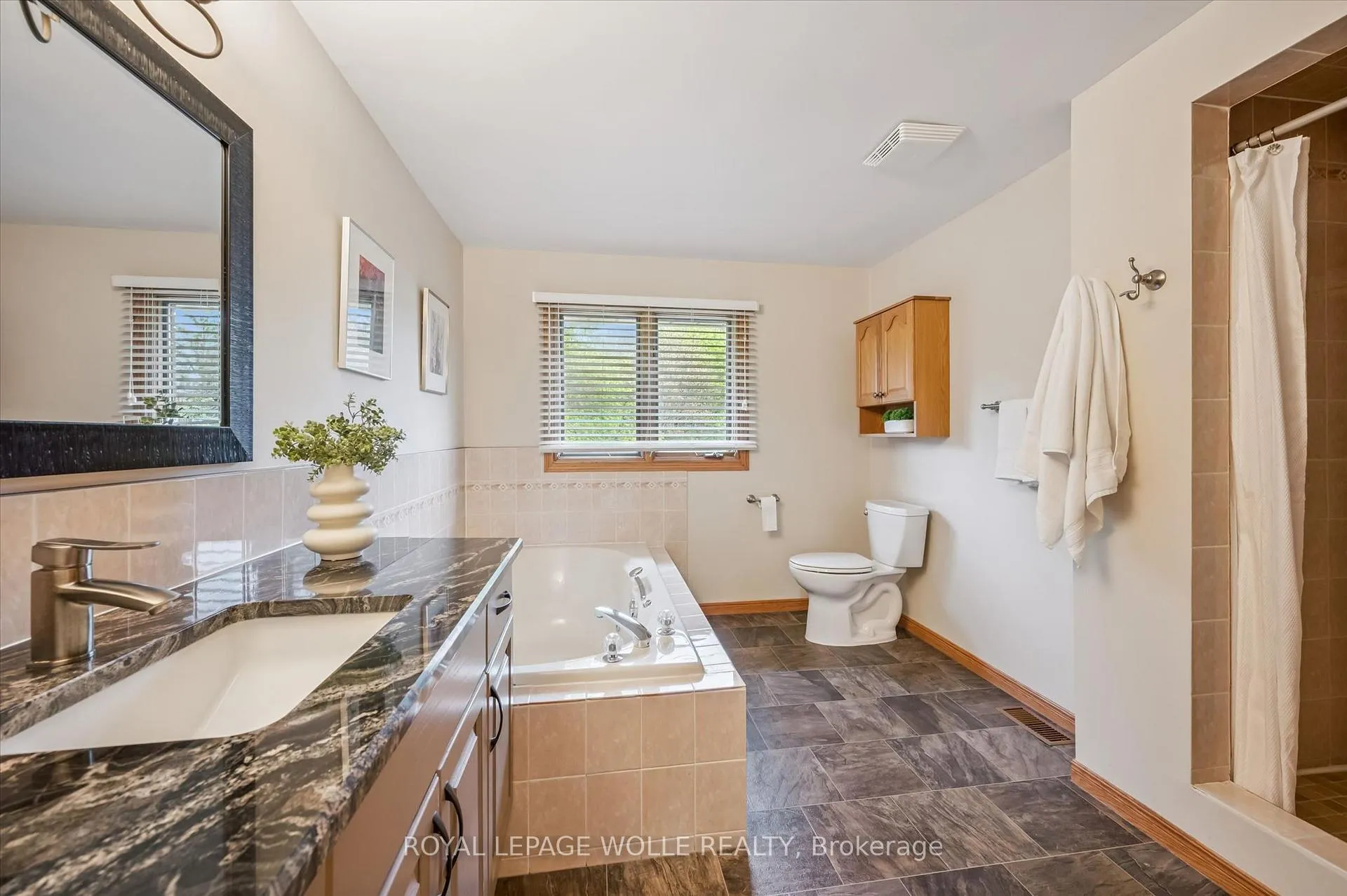 Photo 34 of 82 Corfield Drive, Kitchener — HOMEH