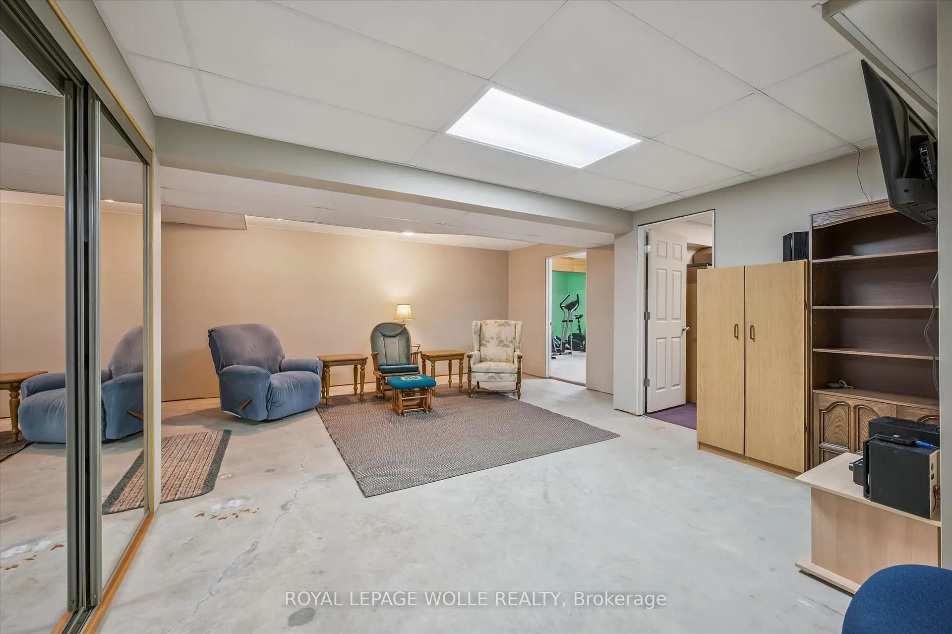 Photo 35 of 82 Corfield Drive, Kitchener — HOMEH