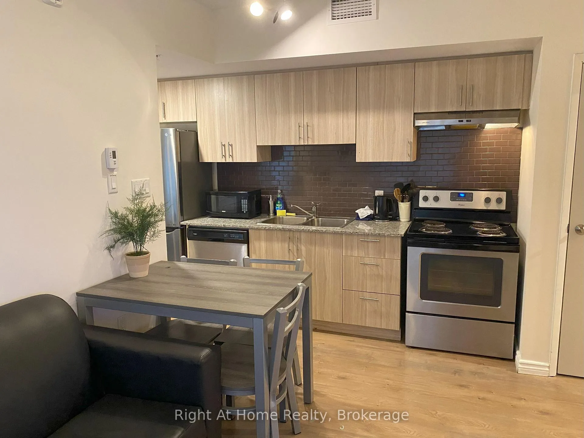 Photo 4 of Unit G204, 275 Larch Street, Waterloo, Beechwood/University — HOMEH
