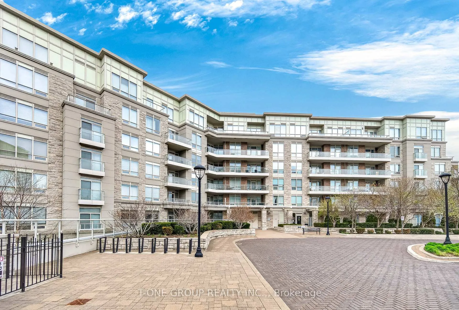 Photo 2 of Unit 306, 9 Stollery Pond Crescent, Markham, Angus Glen — HOMEH