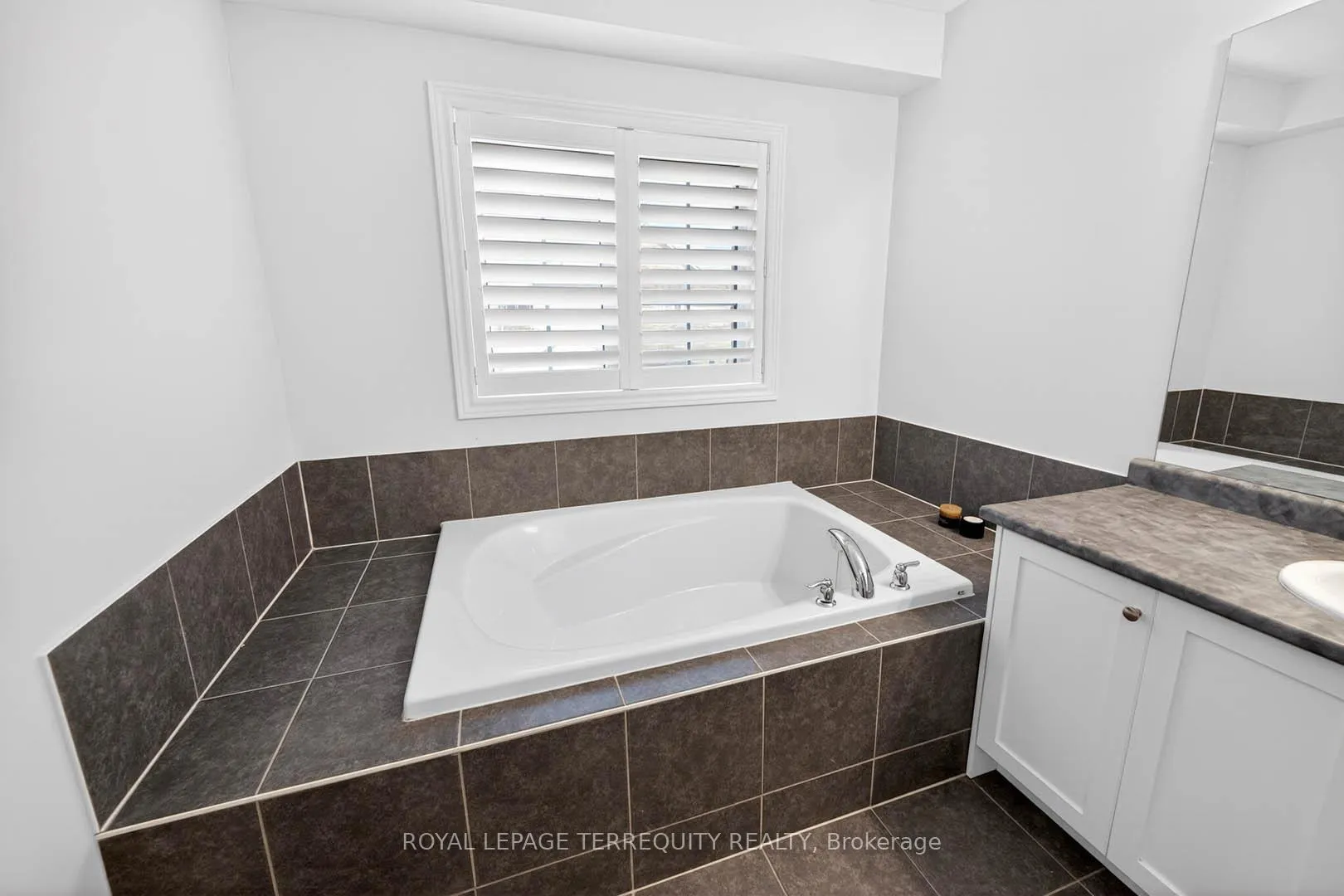 Photo 22 of 190 East's Corners Boulevard, Vaughan, Kleinburg — HOMEH