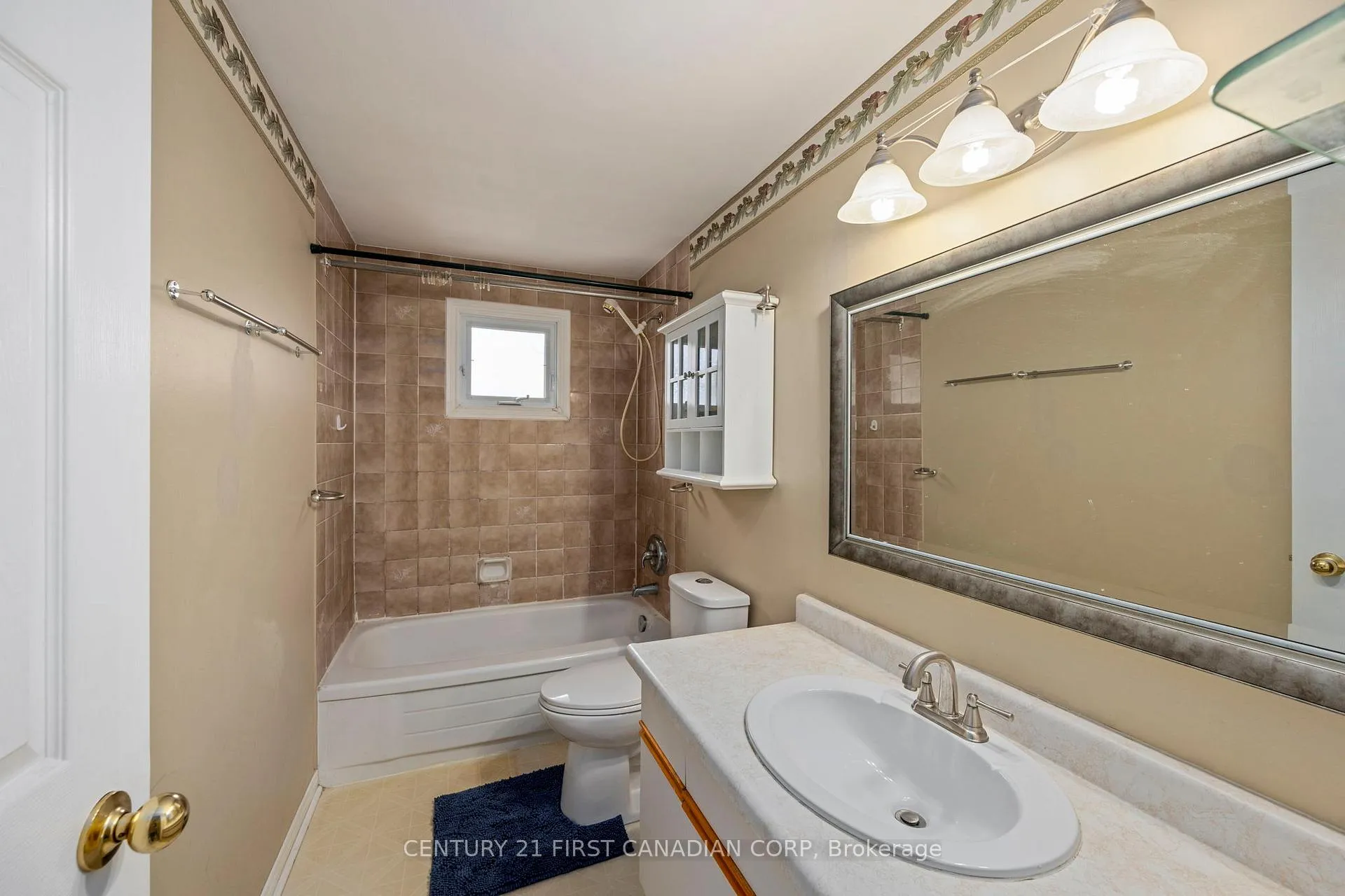 Photo 17 of 19 Clara Crescent, London, South X — HOMEH