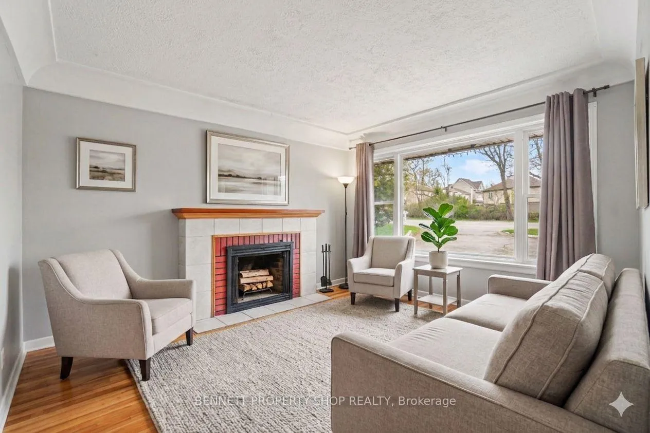 Photo 2 of 3033 Richmond Road, Ottawa, Britannia Heights — HOMEH