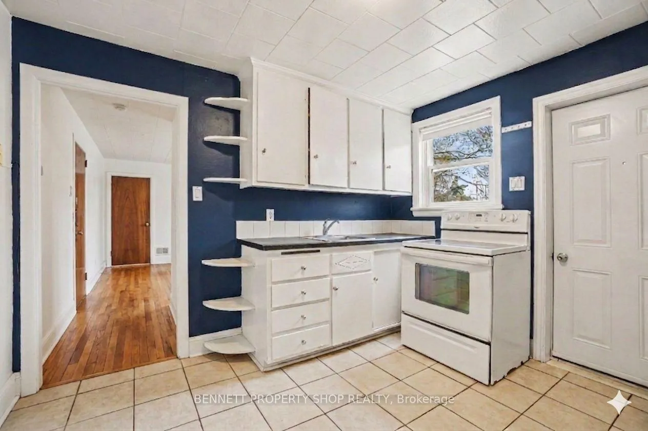 Photo 3 of 3033 Richmond Road, Ottawa, Britannia Heights — HOMEH