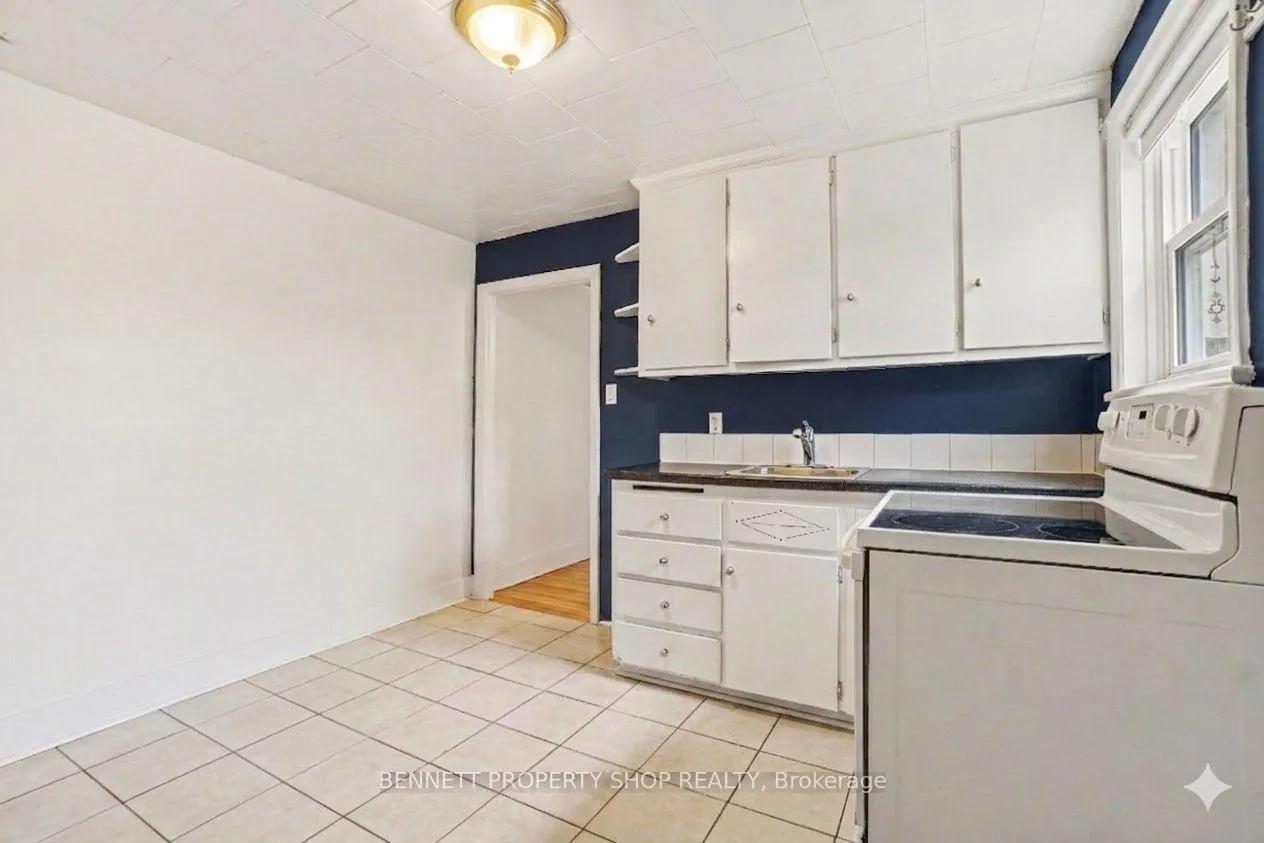 Photo 5 of 3033 Richmond Road, Ottawa, Britannia Heights — HOMEH