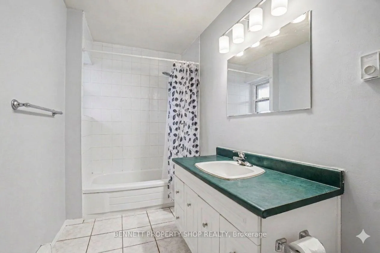 Photo 10 of 3033 Richmond Road, Ottawa, Britannia Heights — HOMEH