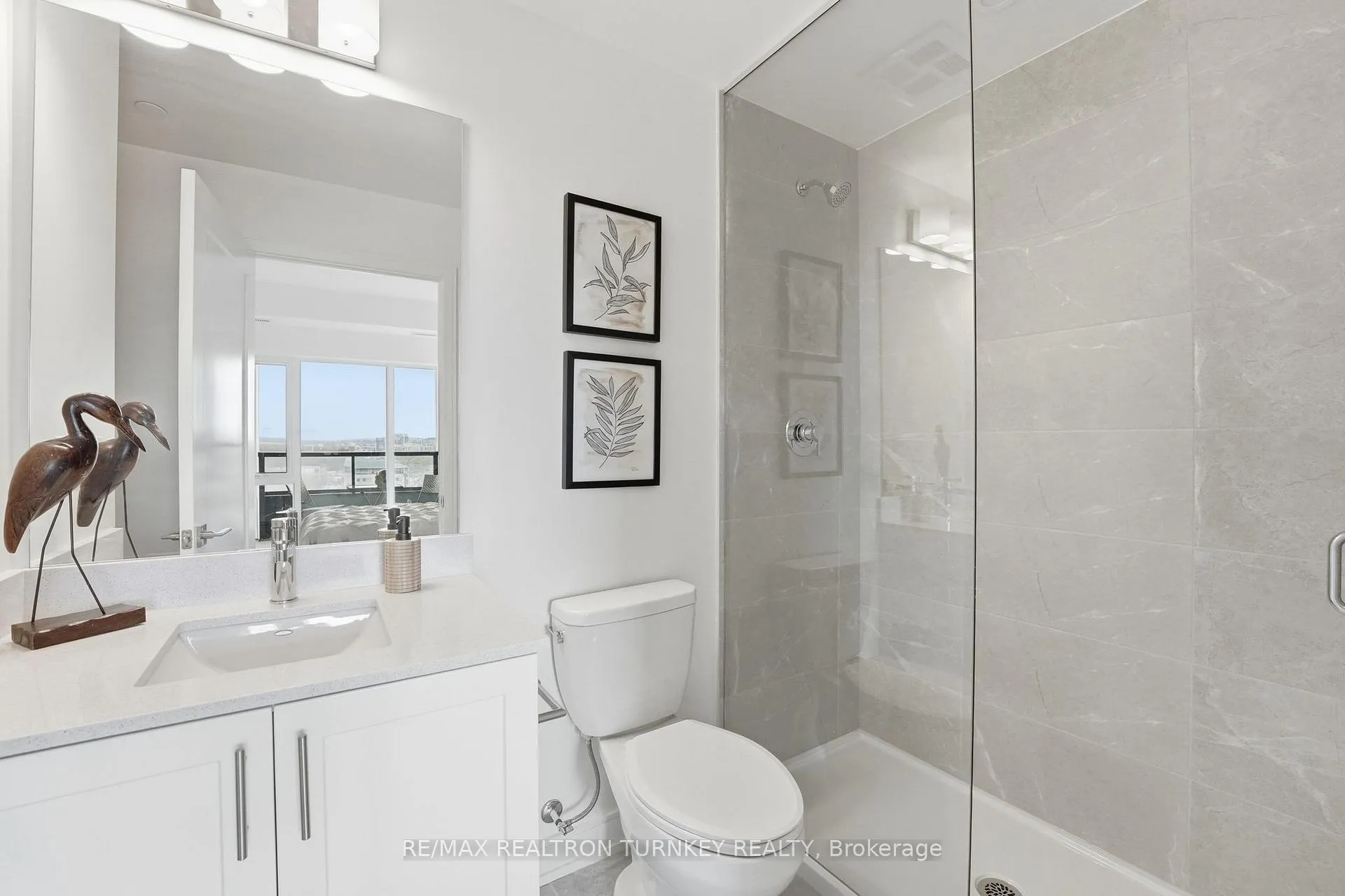 Photo 9 of Unit 1303, 705 Davis Drive, Newmarket, Huron Heights-Leslie Valley — HOMEH