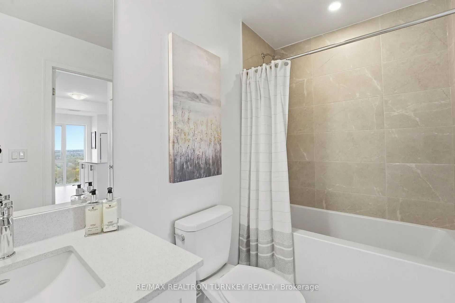 Photo 12 of Unit 1303, 705 Davis Drive, Newmarket, Huron Heights-Leslie Valley — HOMEH