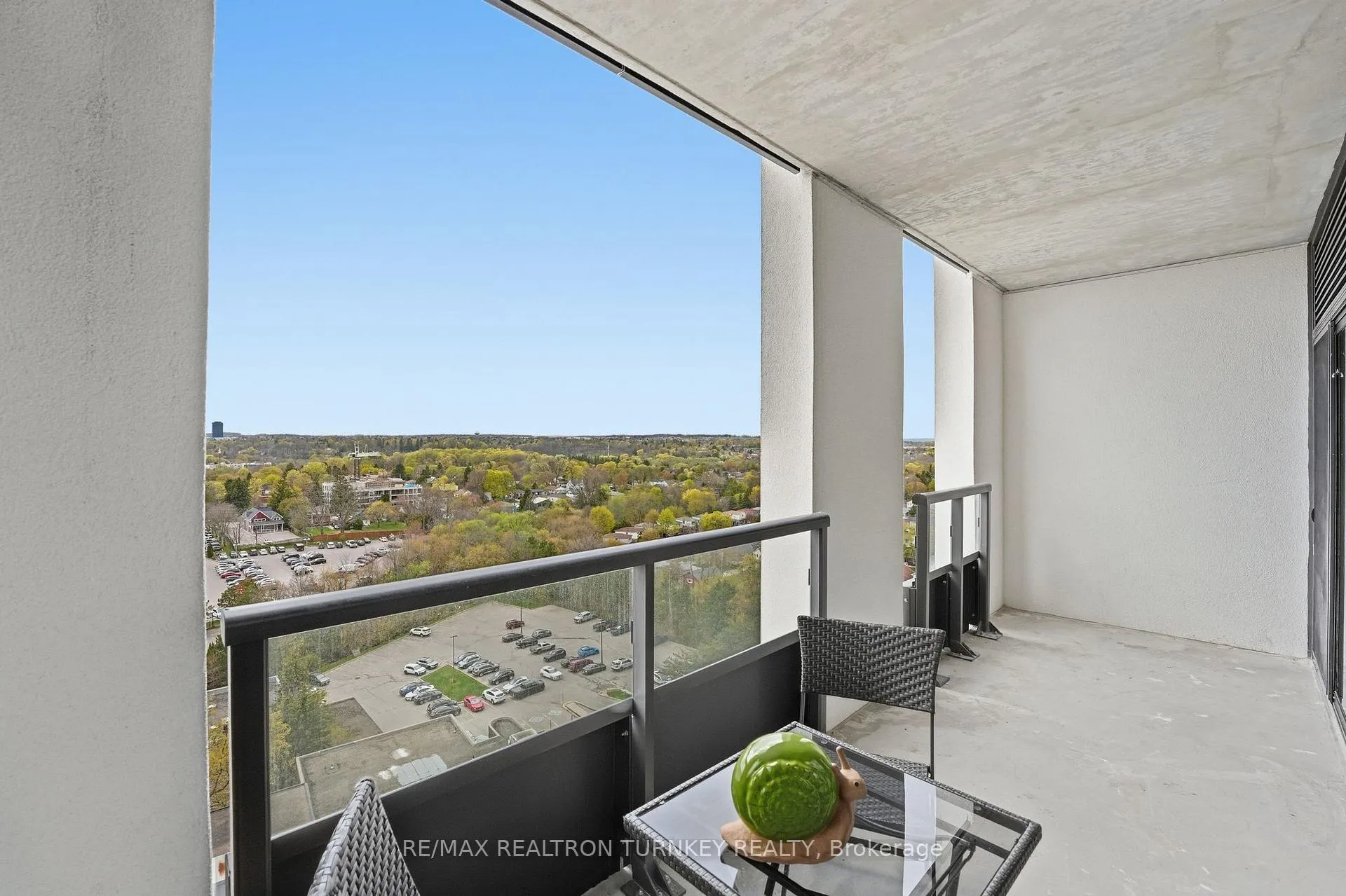 Photo 15 of Unit 1303, 705 Davis Drive, Newmarket, Huron Heights-Leslie Valley — HOMEH