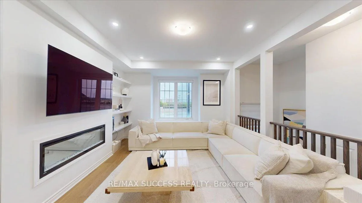 Photo 9 of 3071 Travertine Drive, Oakville, Northwest — HOMEH