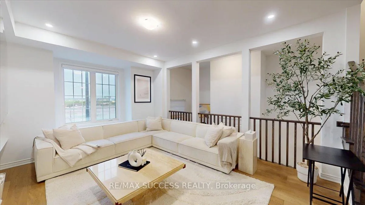 Photo 10 of 3071 Travertine Drive, Oakville, Northwest — HOMEH