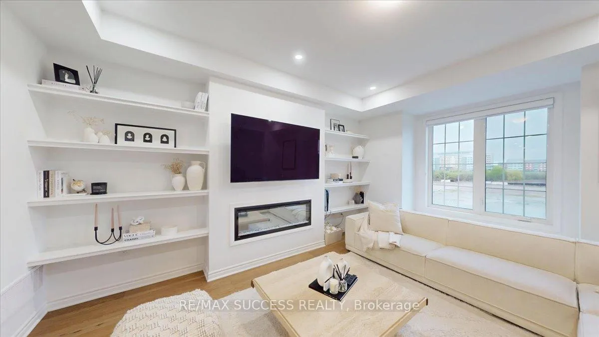 Photo 11 of 3071 Travertine Drive, Oakville, Northwest — HOMEH