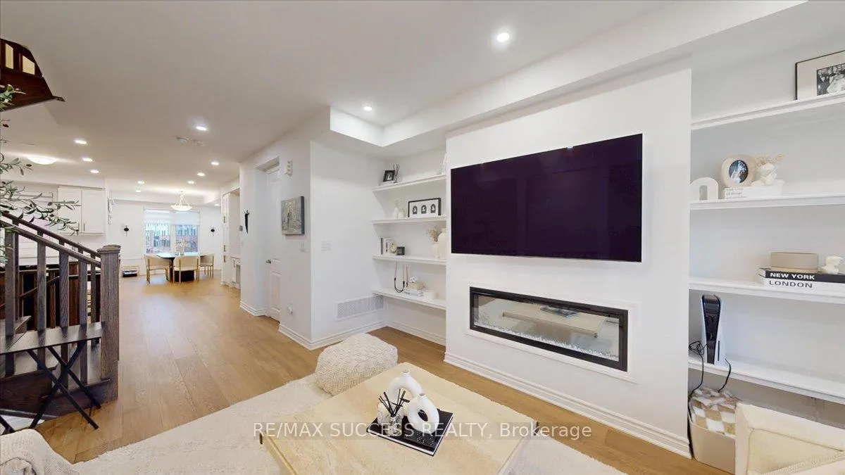 Photo 12 of 3071 Travertine Drive, Oakville, Northwest — HOMEH